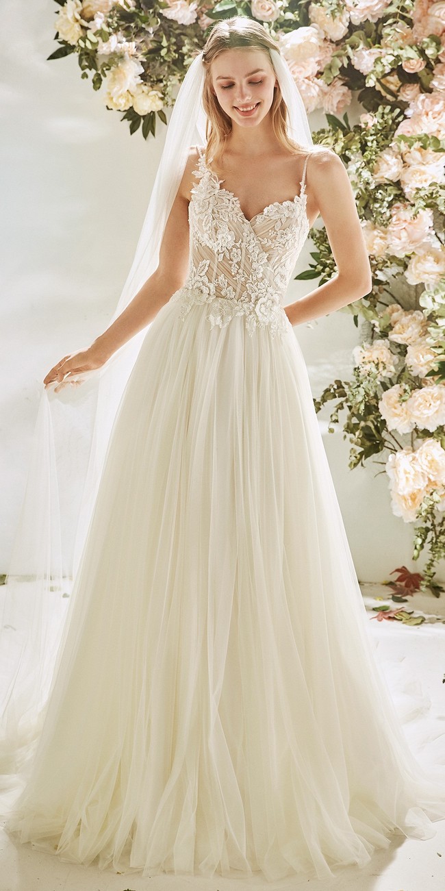 wedding dress evase silhouette straps embroidered tulle bromeliad