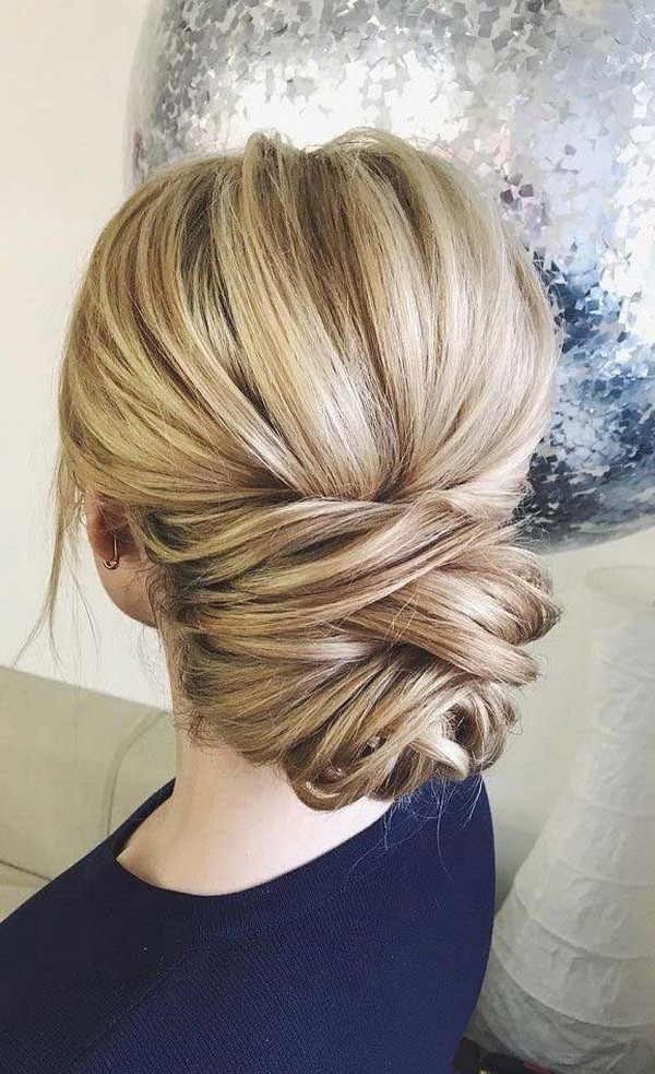 Chic wedding bridal updo hairstyles #weddings #weddingideas #hairstyles #hair #updos