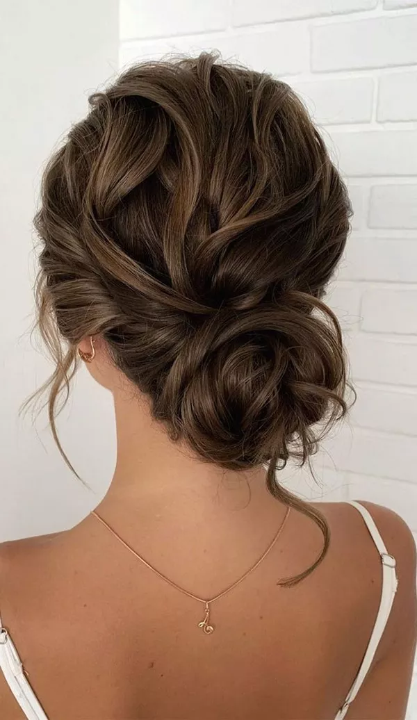 Chic wedding bridal updo hairstyles #weddings #weddingideas #hairstyles #hair #updos