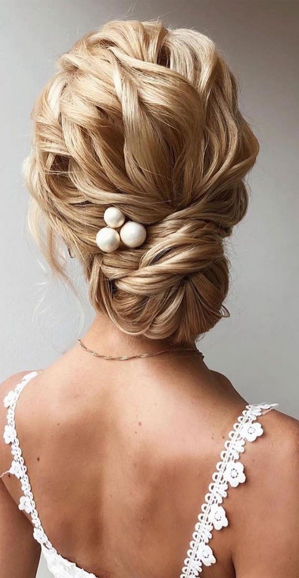 Chic wedding bridal updo hairstyles #weddings #weddingideas #hairstyles #hair #updos