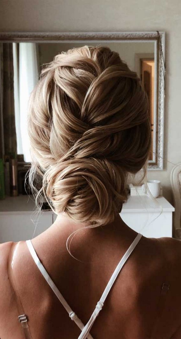 Chic wedding bridal updo hairstyles #weddings #weddingideas #hairstyles #hair #updos