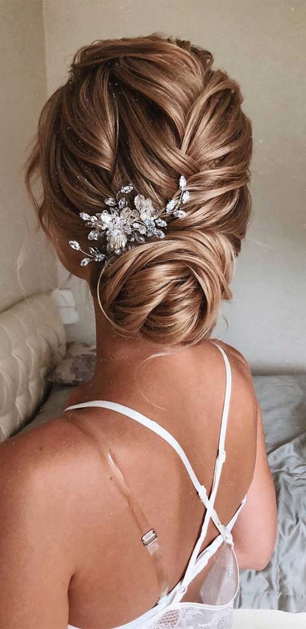 Chic wedding bridal updo hairstyles #weddings #weddingideas #hairstyles #hair #updos