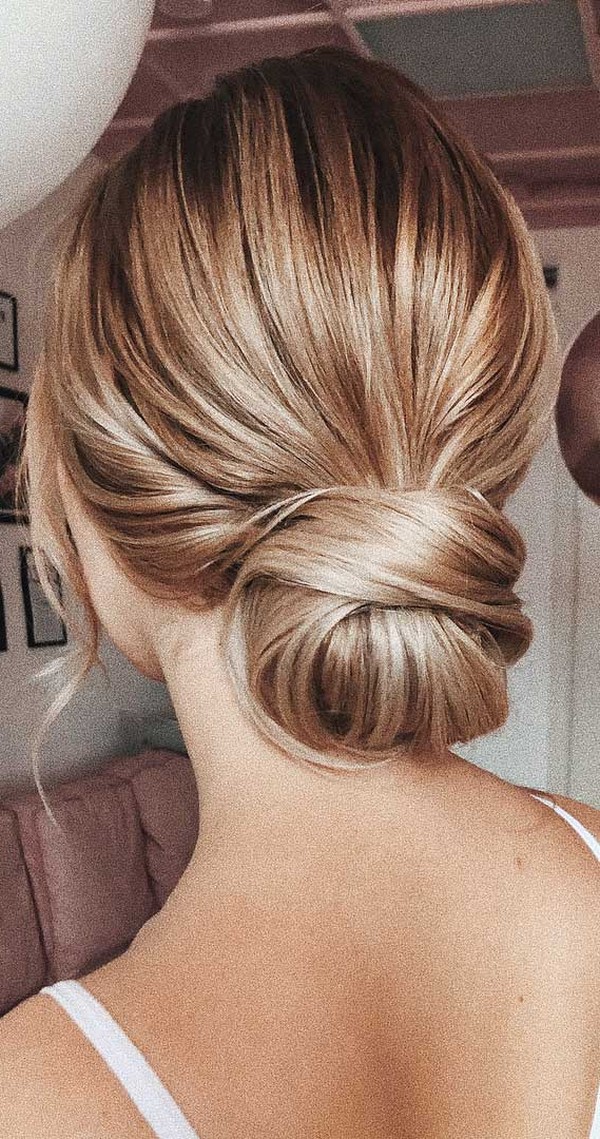 Chic wedding bridal updo hairstyles #weddings #weddingideas #hairstyles #hair #updos