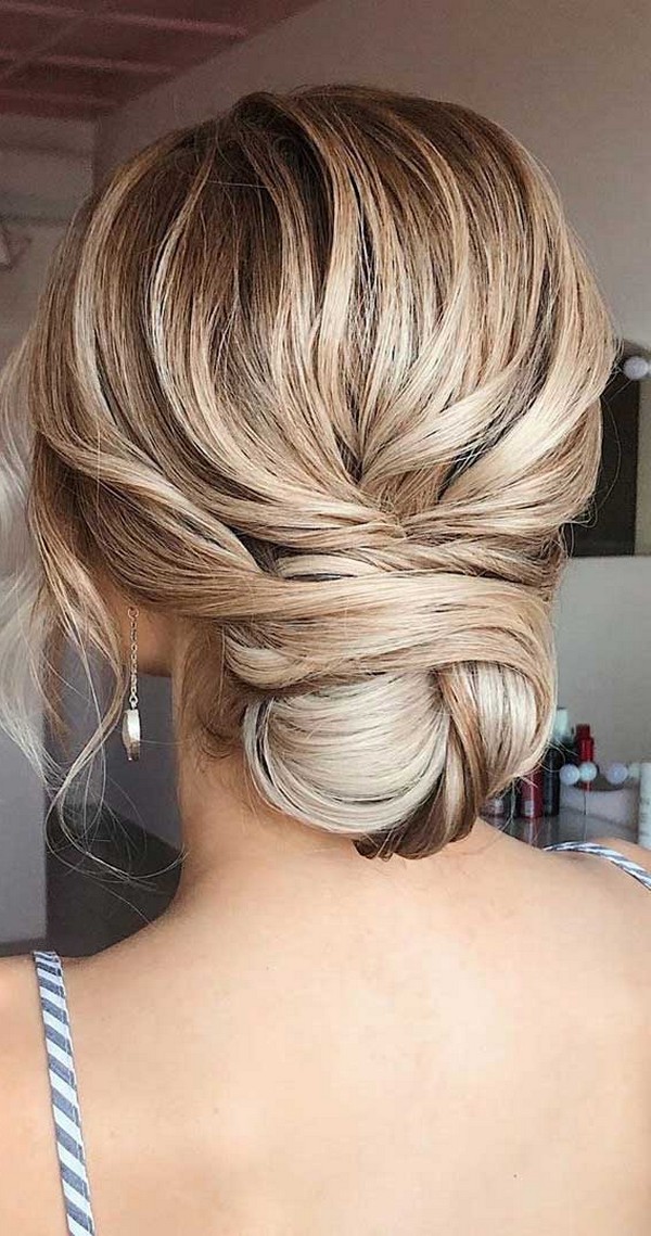 Chic wedding bridal updo hairstyles #weddings #weddingideas #hairstyles #hair #updos