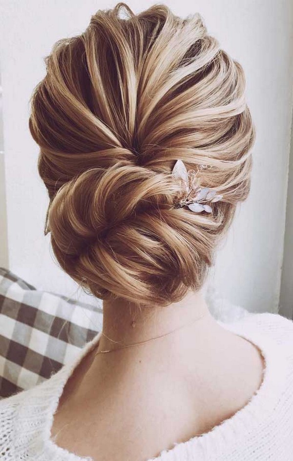 Chic wedding bridal updo hairstyles #weddings #weddingideas #hairstyles #hair #updos