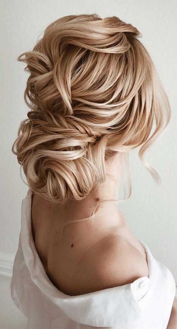 Chic wedding bridal updo hairstyles #weddings #weddingideas #hairstyles #hair #updos