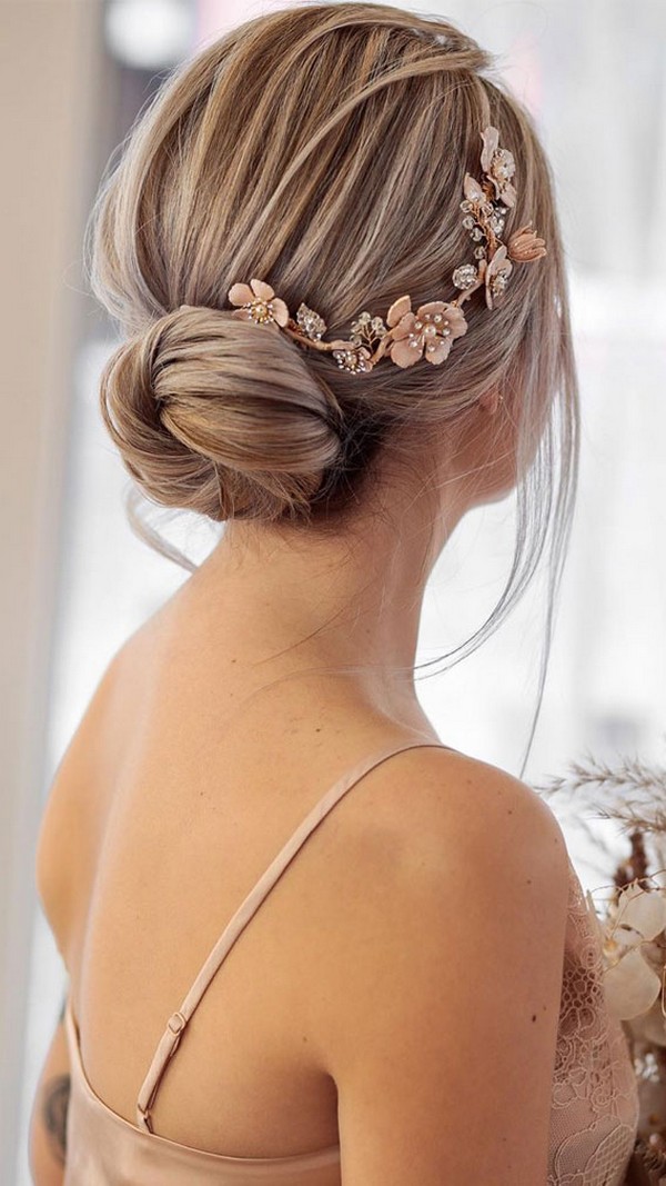 Chic wedding bridal updo hairstyles #weddings #weddingideas #hairstyles #hair #updos