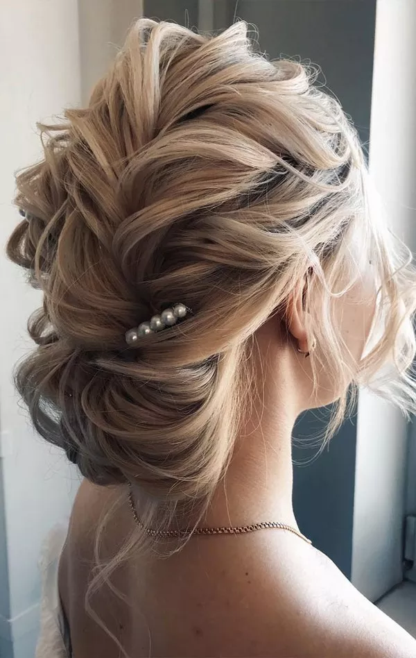 Chic wedding bridal updo hairstyles #weddings #weddingideas #hairstyles #hair #updos