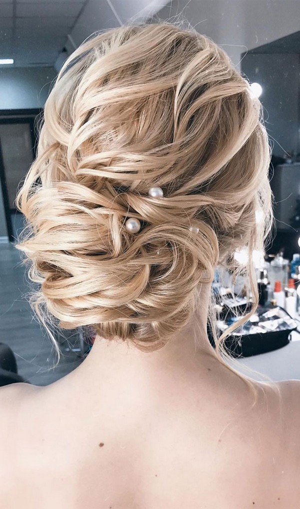 Chic wedding bridal updo hairstyles #weddings #weddingideas #hairstyles #hair #updos