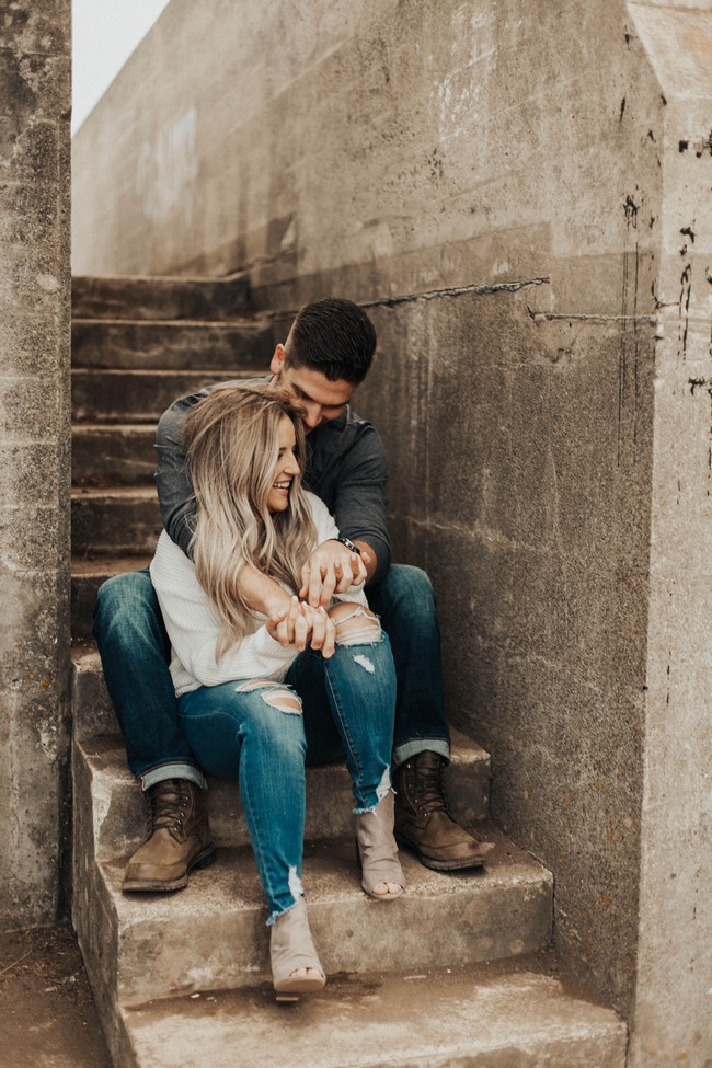 Fall Engagement Photo Ideas #engagement #photos #fall #autumn #engagementphotos