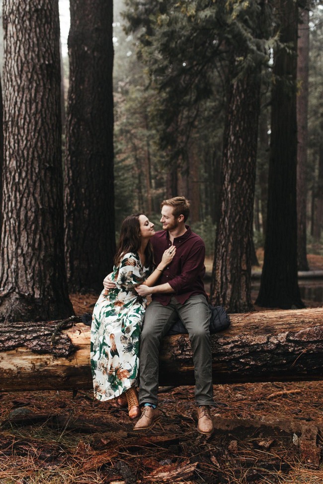 Fall Engagement Photo Ideas #engagement #photos #fall #autumn #engagementphotos