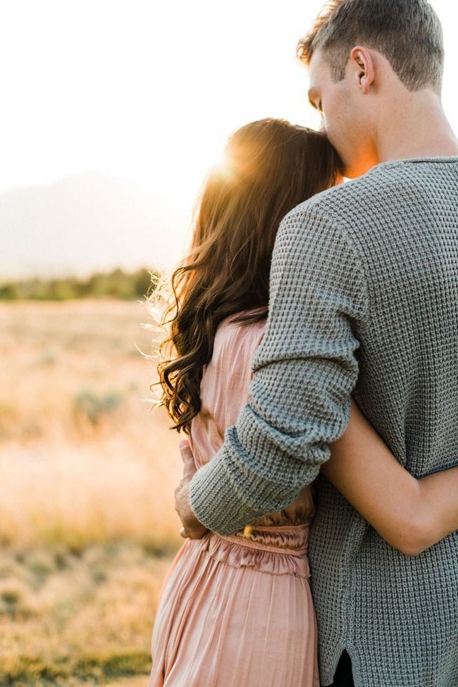 Fall Engagement Photo Ideas #engagement #photos #fall #autumn #engagementphotos