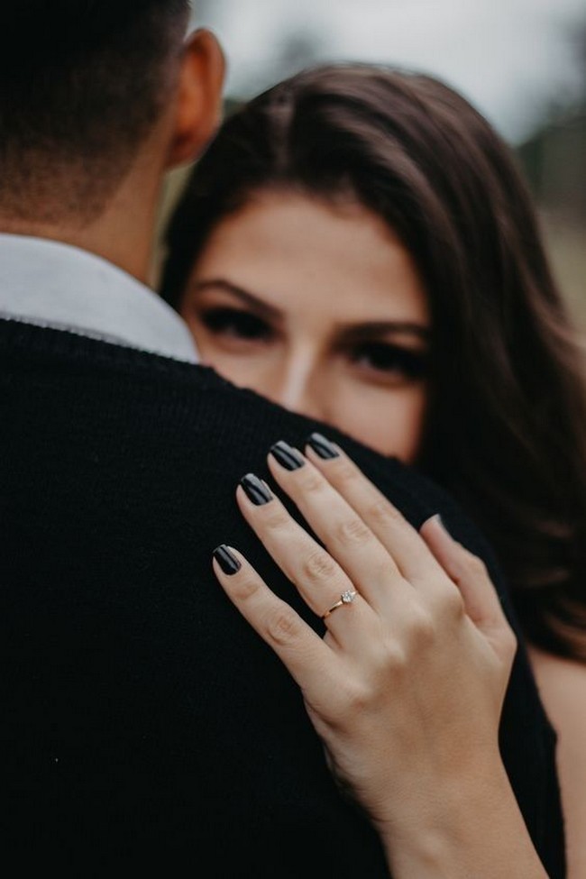 Fall Engagement Photo Ideas #engagement #photos #fall #autumn #engagementphotos