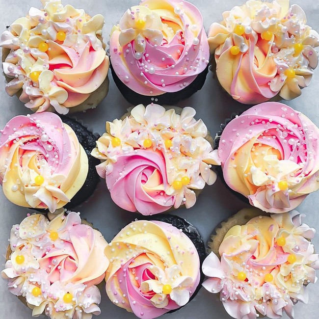 laurynmariebakes Cupcake Decorating Ideas #cakes #cupcakes 