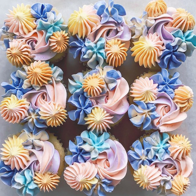 laurynmariebakes Cupcake Decorating Ideas #cakes #cupcakes 