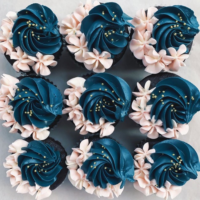 laurynmariebakes Cupcake Decorating Ideas #cakes #cupcakes 