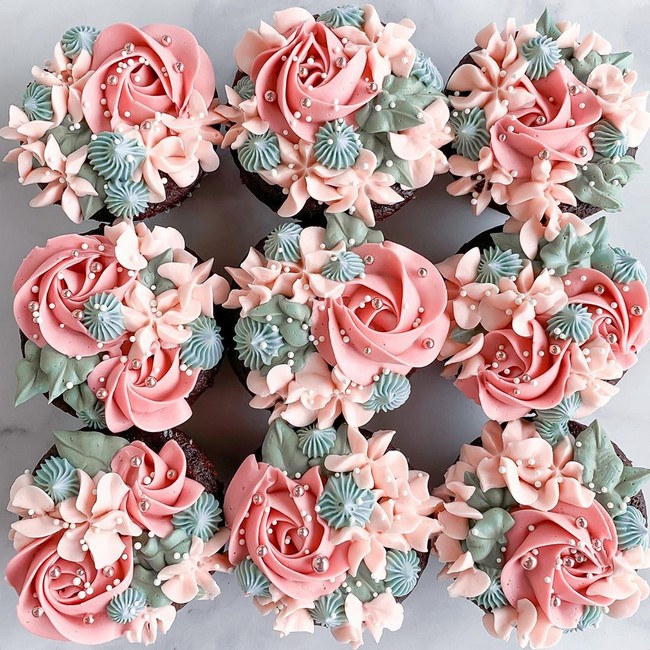 laurynmariebakes Cupcake Decorating Ideas #cakes #cupcakes 