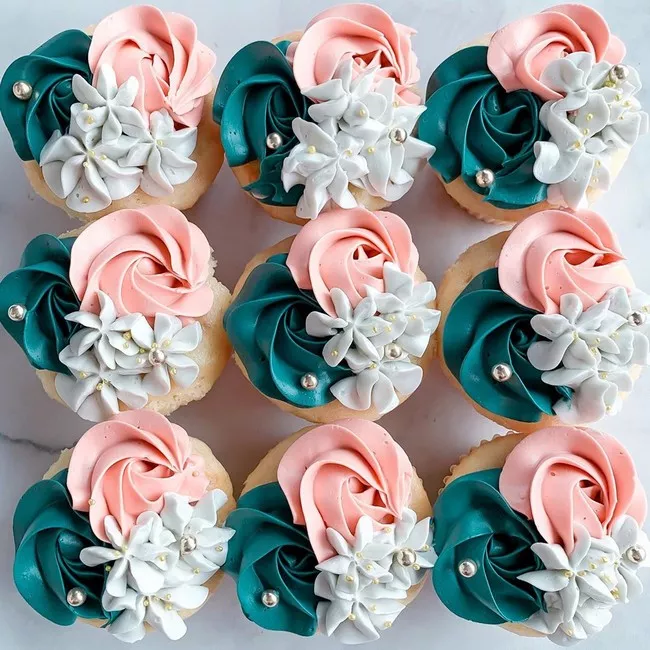 laurynmariebakes Cupcake Decorating Ideas #cakes #cupcakes 